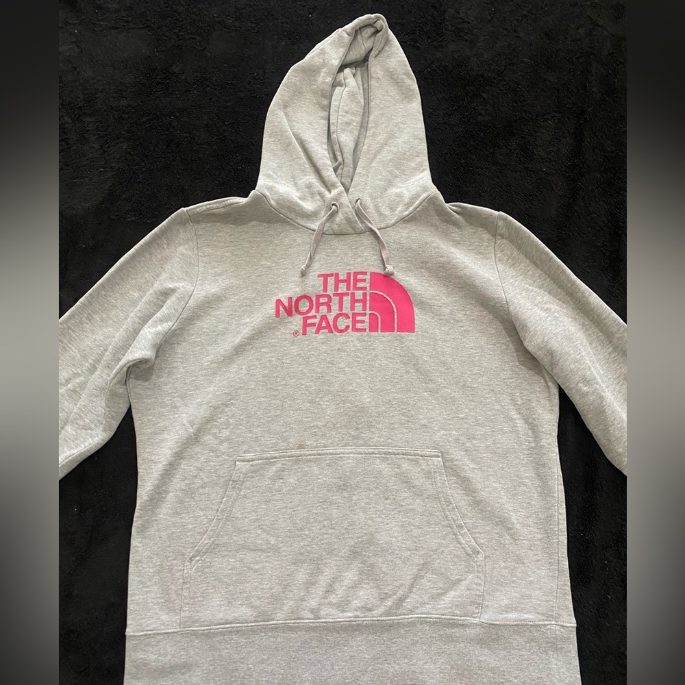 warm north face sweatshirt